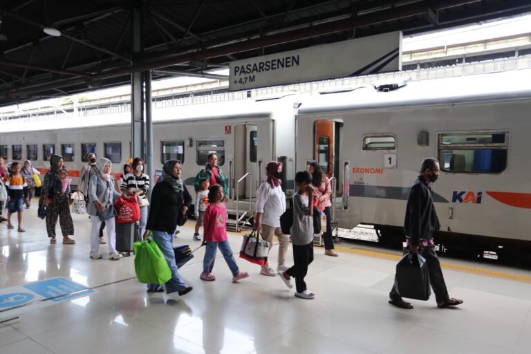 (Foto) Layanan KAI Meningkatkan Kepercayaan Masyarakat